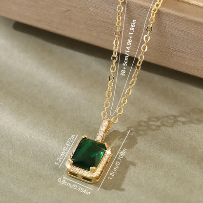 Gold Smaragd Rectangular Halo Halskette