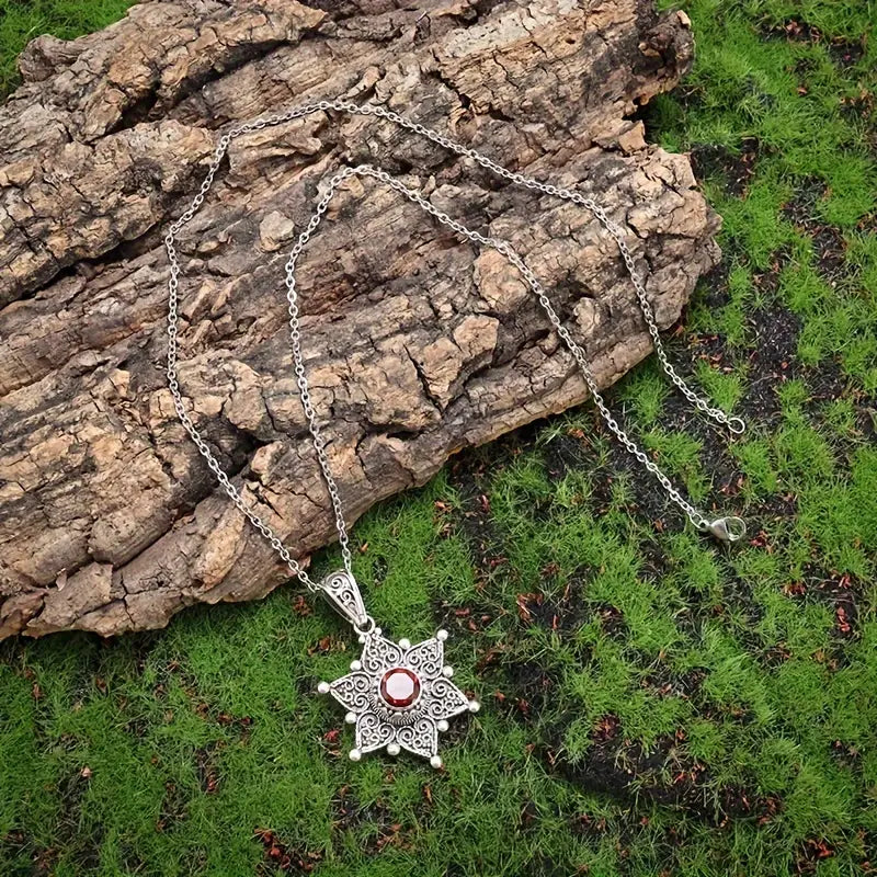 Jessindra Carmalyth Halskette | Weiß Gold
