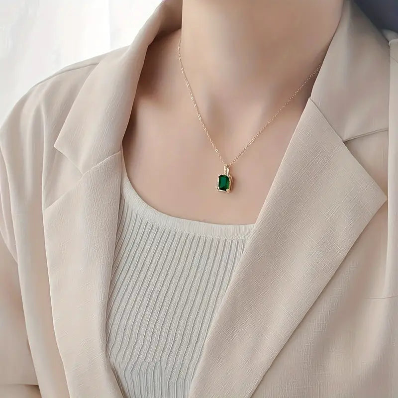 Gold Smaragd Rectangular Halo Halskette