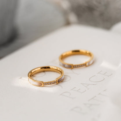 Gabrielle Diamant Simulant Gold Ring