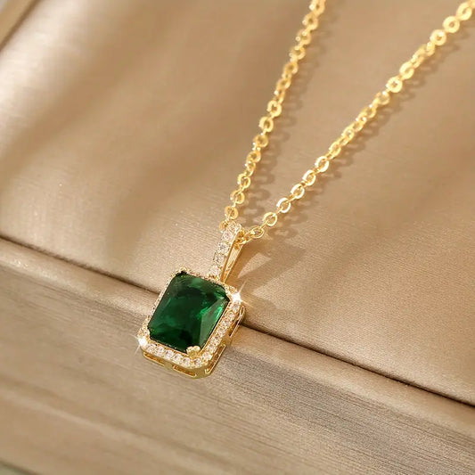 Gold Smaragd Rectangular Halo Halskette