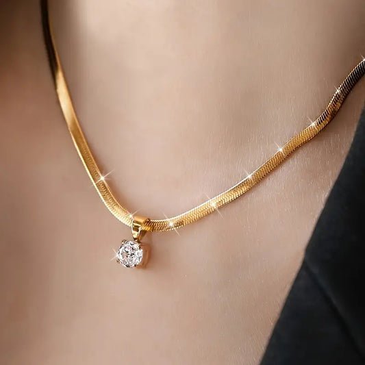 Elegant Rhinestone Pendant Halskette | Gold