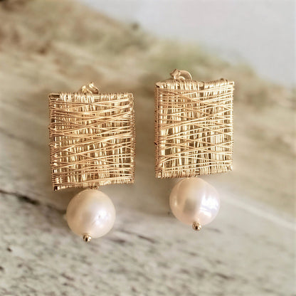 Elegant Golden Thread Perlenohrringe